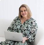 Jen Richardson 123 Financial Group relaxed with laptop